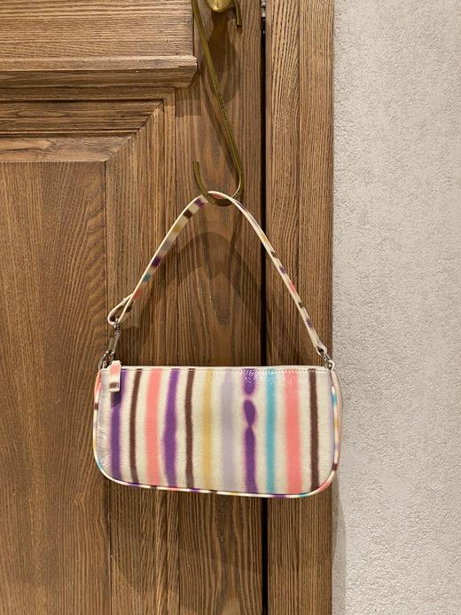 By Far  奶油色/彩色条纹Rachel鳄鱼纹法棍包 商品图5