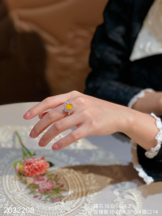 2032208，高冰芬达黄翡蛋面戒指，22999 商品图4