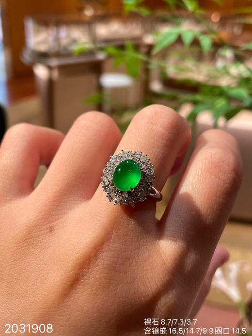 2031908，玻璃艳绿蛋面戒指，49999 商品图2