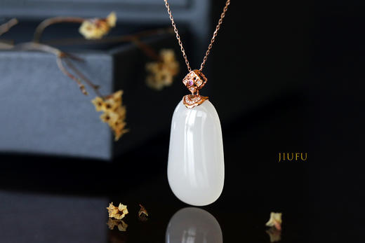 18K玫瑰金和田玉（白玉）镶钻吊坠--循梦而行/弧面牌33*20*6.5mm 商品图4