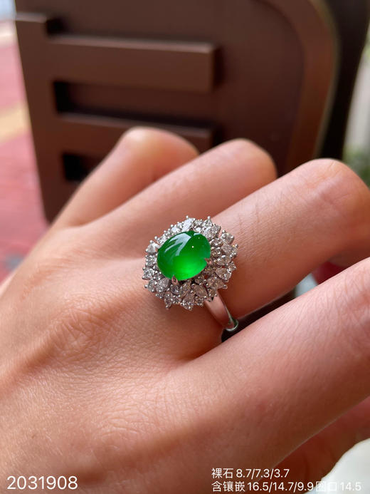 2031908，玻璃艳绿蛋面戒指，49999 商品图3
