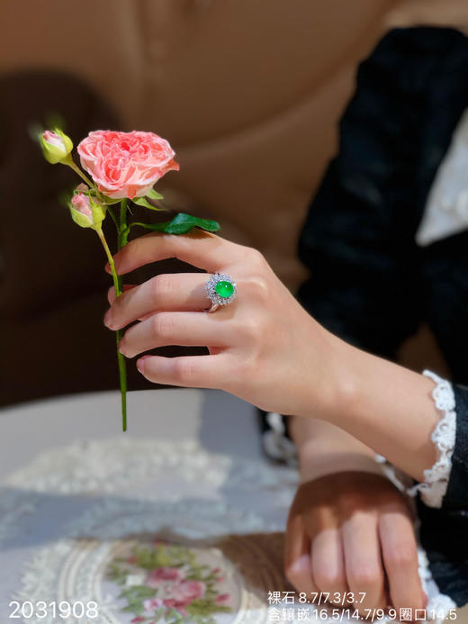 2031908，玻璃艳绿蛋面戒指，49999 商品图4