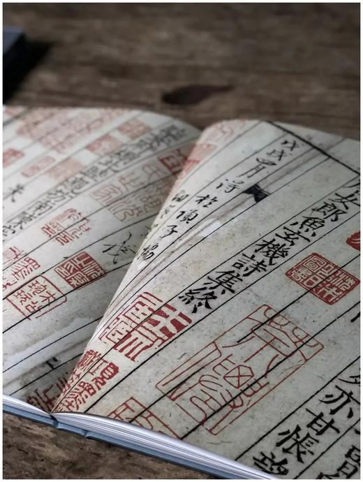 《宋本唐女郎鱼玄 机》，唐 鱼玄机著，16开精装，一函一册，国家图书馆藏宋刻本影印，浙江古籍出版社2022年5月一版一印。定价298，售价253元。
 
鱼玄机，女，晚唐诗人，长安（今陕西西安）人。 商品图10