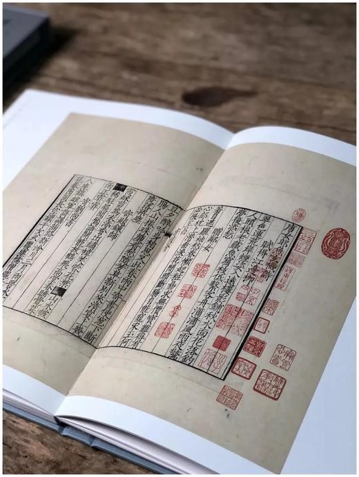 《宋本唐女郎鱼玄 机》，唐 鱼玄机著，16开精装，一函一册，国家图书馆藏宋刻本影印，浙江古籍出版社2022年5月一版一印。定价298，售价253元。
 
鱼玄机，女，晚唐诗人，长安（今陕西西安）人。 商品图5