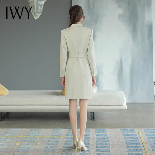 IWY/新款 杏色西装领连衣裙女秋季Q765 商品图3