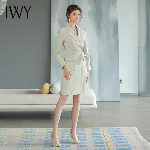 IWY/新款 杏色西装领连衣裙女秋季Q765 商品图2