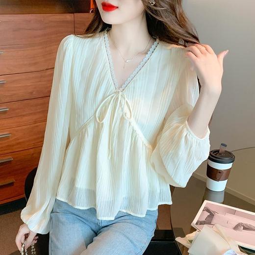 KQLB15N1155 法式高级感V领小衫女2022秋季新款小众别致泡泡袖雪纺衫上衣 商品图3