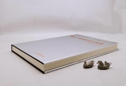 南京博物院珍藏大系之：《明清民国竹木牙角器》，8开精装，南京博物院编，江苏凤凰美术出版社2019年版，定价1680，售价488，品相9成，仅4册。

《明清·民国竹木牙角器/南京博物院珍藏大系》所推荐 商品图2