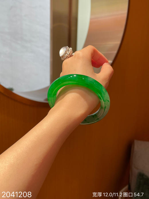 2041208，冰绿手镯，圈口54.7。具体价格微信咨询 商品图3