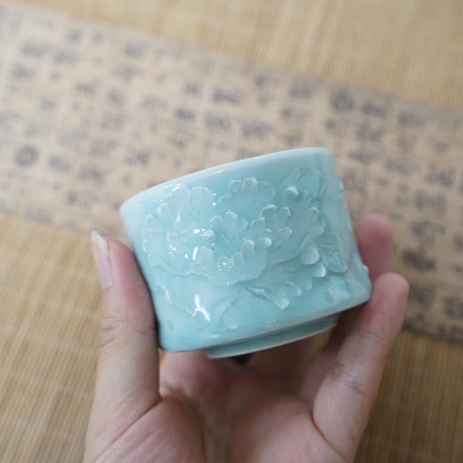 新晋国大师卢伟孙龙泉青瓷 有神韵能入静 现在入手坐等升值 商品图1