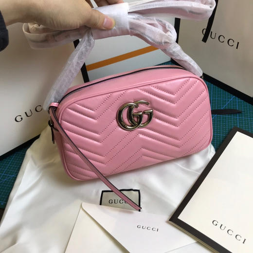 Gucci原厂皮粉色大号相机包
原价1300，质量超好，亏本清仓🉐️ 商品图0