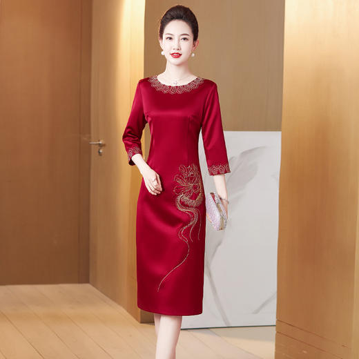 LC-2259圆领绣花端庄大气喜婆婆婚宴改良旗袍礼服连衣裙 商品图0