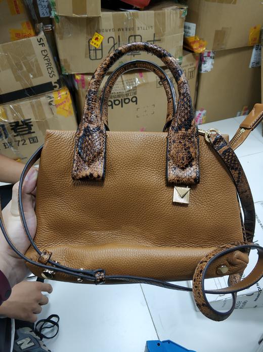 192317864885 迈克高仕MICHAEL KORS 时尚蛇纹饰边Rollins中号手提包 商品图6