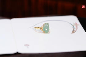 天然翡翠【貔貅】戒指    镶嵌：18K金伴钻