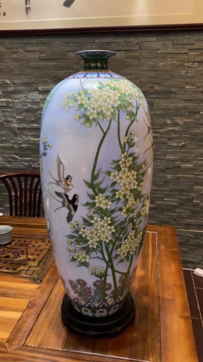 珐琅彩银丝梨花飞燕现代瓶 商品图0