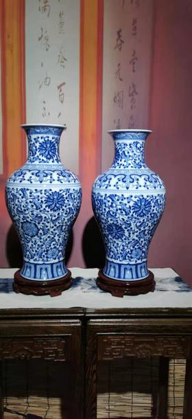 青花缠枝莲观音瓶