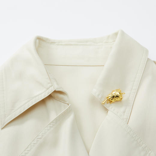 【天丝系列】谜底2022秋荷叶边中长款风衣外套女配胸针223ME1082 商品图3