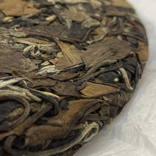 福鼎白茶｜【岁华·高山贡眉】2015年竹编日晒高山贡眉～聚茗缘成立21年纪念白茶，七年道地仓储，传统工艺，独具风味，香浓醇厚、甜柔丝滑的茶汤里裹夹着暖暖阳光的味道 商品图1