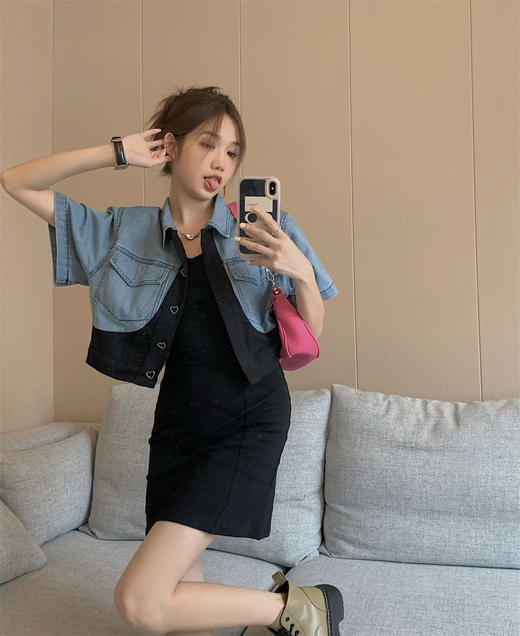 （清仓现货）【社群供V】设计感爱心撞色牛仔外套+修身吊带裙棉 商品图0