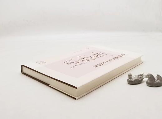 《民国藏书家手札图鉴》，精装，大16开，杨健编著，大象出版社2021年版，定价298，售价168元。附赠梁启超、莫伯骥等藏书家的原大原色复刻信札共8纸。

本书集合多家馆藏资源，收录了100位民国藏书 商品图2