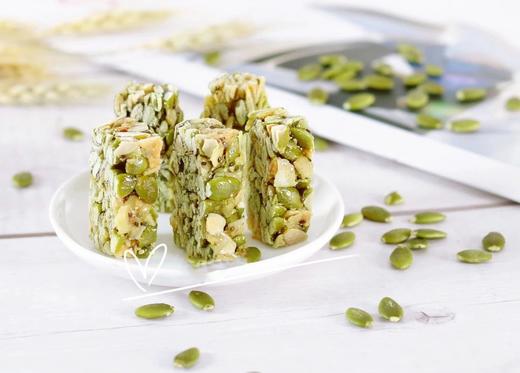 八财豆椰香坚果酥糖南瓜仁奇亚籽酥糖休闲小零食100g 商品图0