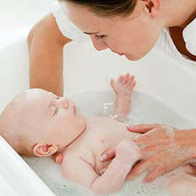 新生儿洗澡步骤与技巧
