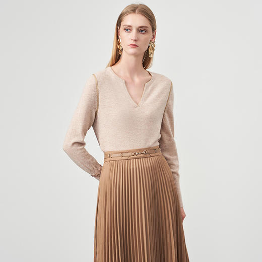 EITIE爱特爱冬季新款时尚气质V领简约纯色针织衫上衣6801518 商品图2