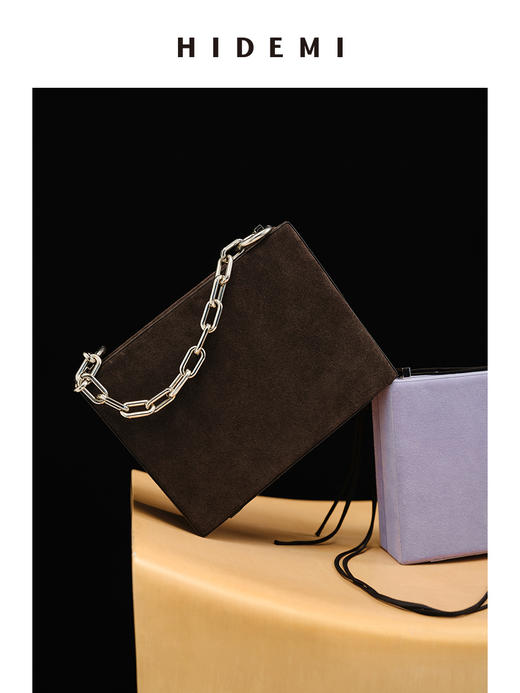 HIDEMI 经典进⼝麂⽪可拆卸双肩带box⾖腐包中号/附送金属可拆卸包链
棕⾊/雾紫⾊ 商品图3