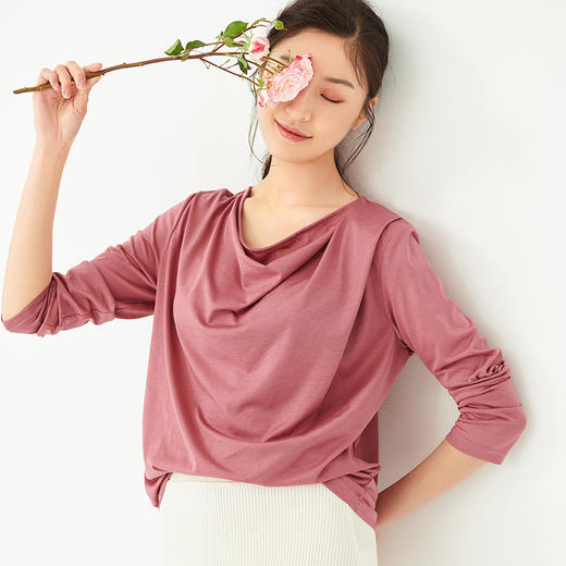 IN AND ON 原创设计感波浪领长袖T恤气质纯色短款上衣21305
 商品图1