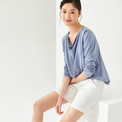 IN AND ON 原创设计感波浪领长袖T恤气质纯色短款上衣21305
 商品图3