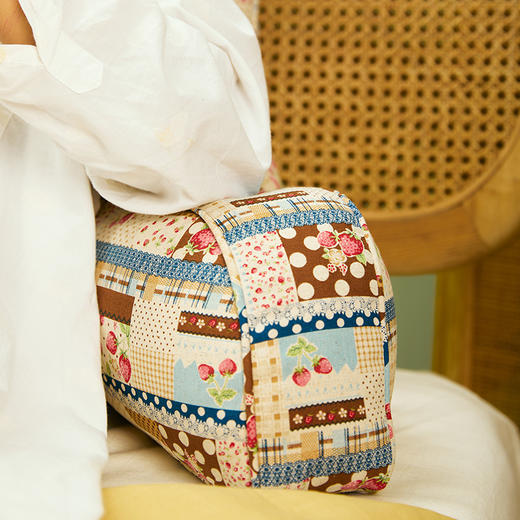 小草莓系列护颈多功能靠枕沙发飘窗抱枕 商品图3