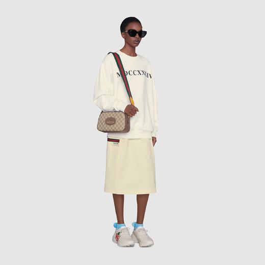 GUCCI 古驰 男女同款 乌木色GG Supreme帆布邮差包/虎头相机包/单肩斜挎包 476466K9GVT 商品图7