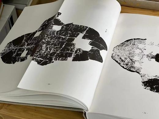 重点推荐：《甲骨文合集补编》，全7册，8开精装函套，一箱装，彭邦炯等编，语文出版社1999年版，定价6000，售价2988元。

《甲骨文合集补编》系中国社会科学院“九五”重点科研课题“甲骨学一百年” 商品图10