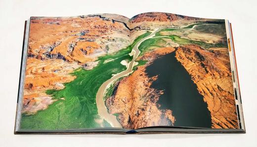 《极限地球》，精装8开巨册，北京日报出版社2022年版，定价980，售价498元。 商品图11