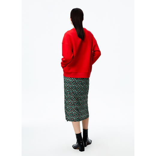 NEELLY纳俪商场同款字母玫瑰亮片卫衣女圆领落肩袖上衣宽松休闲N22082J01080 商品图4