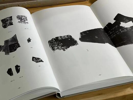 重点推荐：《甲骨文合集补编》，全7册，8开精装函套，一箱装，彭邦炯等编，语文出版社1999年版，定价6000，售价2988元。

《甲骨文合集补编》系中国社会科学院“九五”重点科研课题“甲骨学一百年” 商品图13