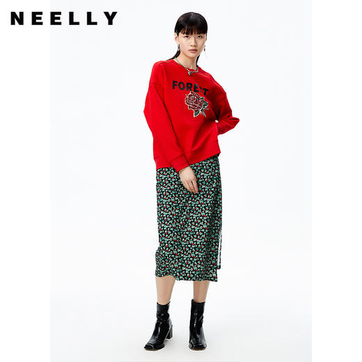 NEELLY纳俪商场同款字母玫瑰亮片卫衣女圆领落肩袖上衣宽松休闲N22082J01080 商品图1