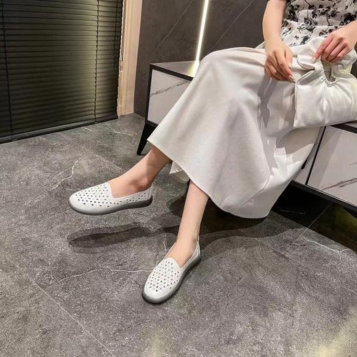 【限时折扣】妈妈鞋平镂空单鞋（米白） 商品图2