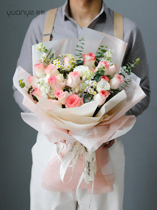 19朵淡粉玫瑰混搭韩式花束 商品图0