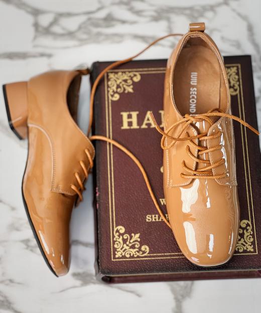 IUIU SECOND2022春季新款复古英伦风绑带小皮鞋牛漆皮2022春季新款商场同款U22AM19031 商品图1