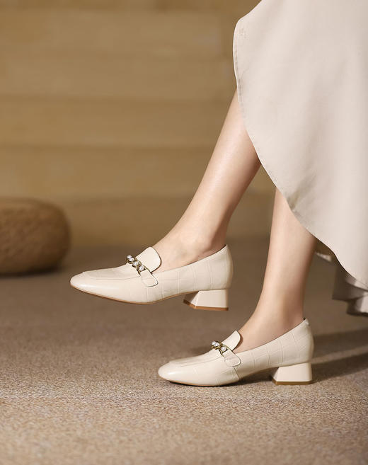 西村名物22秋季新款中粗跟方头单鞋女复古珍珠白搭乐福鞋17731 商品图2