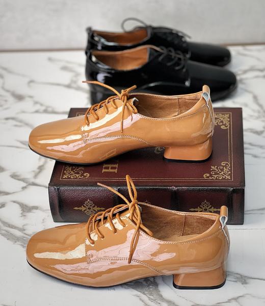 IUIU SECOND2022春季新款复古英伦风绑带小皮鞋牛漆皮2022春季新款商场同款U22AM19031 商品图2