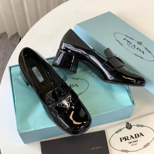 乐福鞋 自己备注尺码跟高度
4.5cm高跟35 36 36.5 37 37.5 38 39
2.5cm平底35 36.5 37 37.5 38 39 40 商品图3