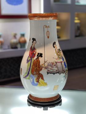 粉彩人物瓶