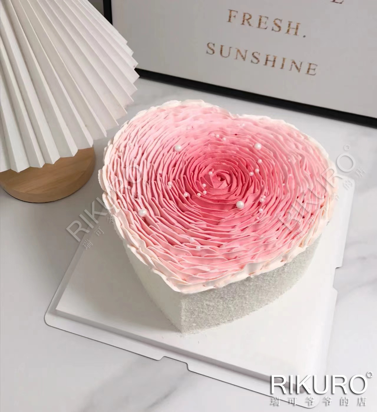 【渐变玫瑰花瓣】心形鲜果蛋糕