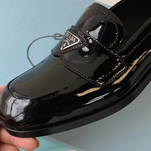 乐福鞋 自己备注尺码跟高度
4.5cm高跟35 36 36.5 37 37.5 38 39
2.5cm平底35 36.5 37 37.5 38 39 40 商品图6