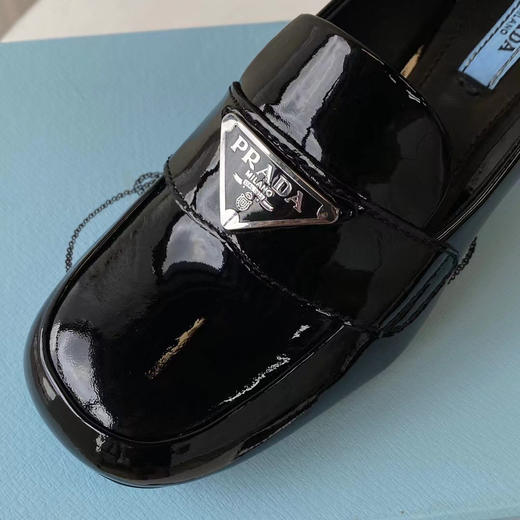 乐福鞋 自己备注尺码跟高度
4.5cm高跟35 36 36.5 37 37.5 38 39
2.5cm平底35 36.5 37 37.5 38 39 40 商品图7