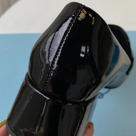 乐福鞋 自己备注尺码跟高度
4.5cm高跟35 36 36.5 37 37.5 38 39
2.5cm平底35 36.5 37 37.5 38 39 40 商品图10