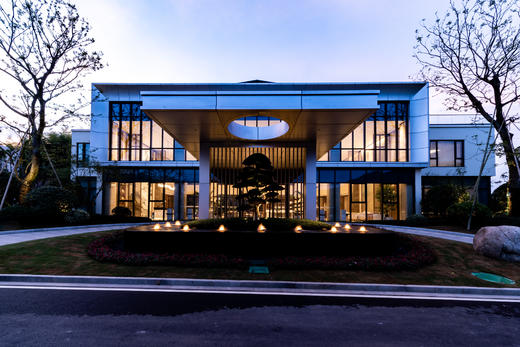 ★亲子度假★￥699起/晚，亲子优选【安吉开元嘉乐比度假酒店】多种房型可选，含双人小山汤泉+奇幻嘉乐比无限次入园门票，亲子溜娃！有效期至2026年3月30日 商品图0