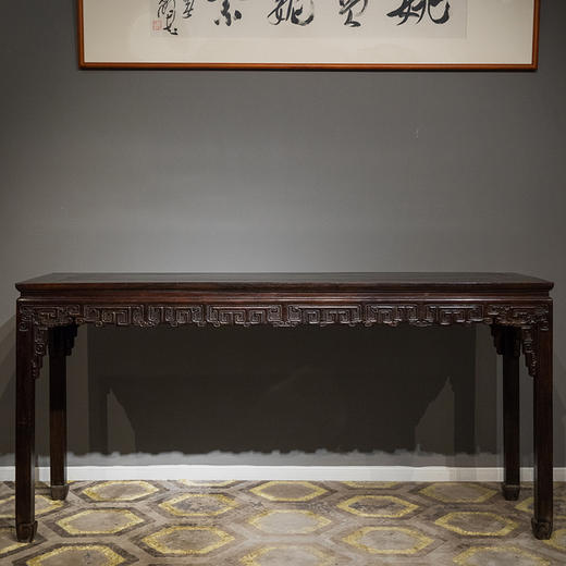 清中期 红木浮雕拐子纹大供案 商品图0